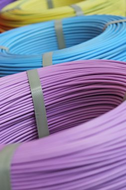 Hanks çok renkli iplerden bobinler