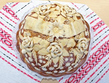 Festival somun ekmek, bir hamur çiçeklerle süslenmiş