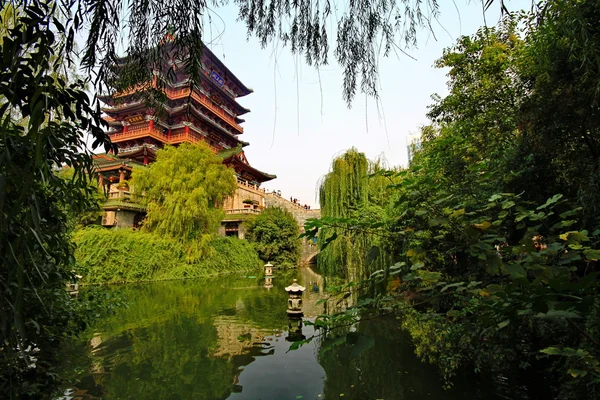 Pond and Pagoda in the park — Stock Photo, Image