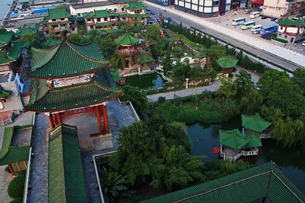 The park with a pond in China — Stock Photo, Image