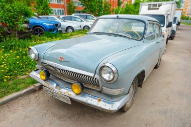 Balashikha, Rusya - 23 Mayıs 2021: Klasik Sovyet arabası GAZ-21 Volga