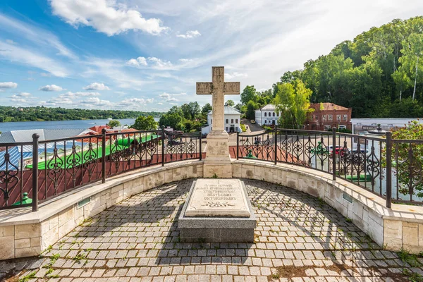 Plyos Iwanowo Russland August 2021 Steinkreuz Der Nähe Der Kirche — Stockfoto