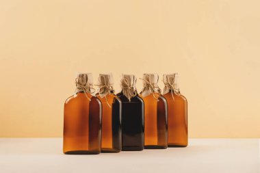 Sağlıklı beslenmek için çeşitli sebze yağları.