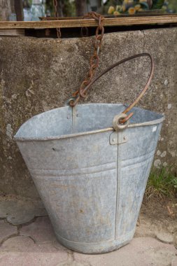 eski bir kova