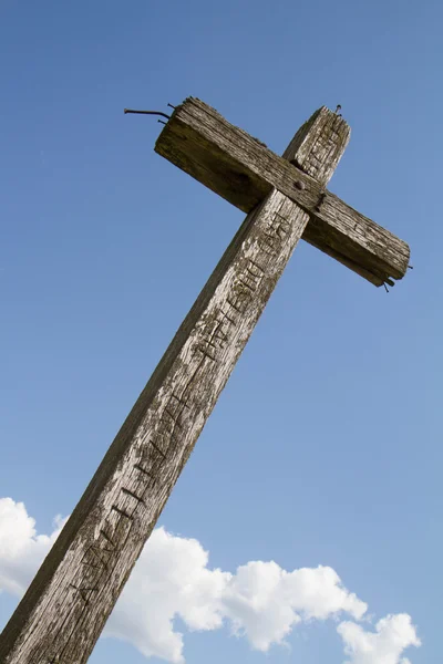 Grande cruz de madeira — Fotografia de Stock