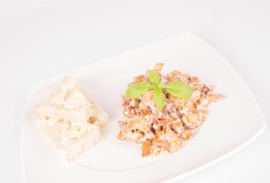 Sauteed Cantharellus cibarius sarımsak ile 