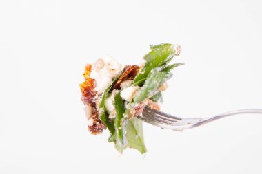 Ispanak, Kuru Domates, beyaz peynir ve bir çatal ayçiçeği tohumu salataya