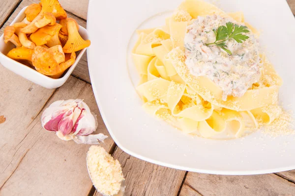 Pappardelle Cantharellus Cibarius Creame Sarımsak Parmesan Ile — Stok fotoğraf