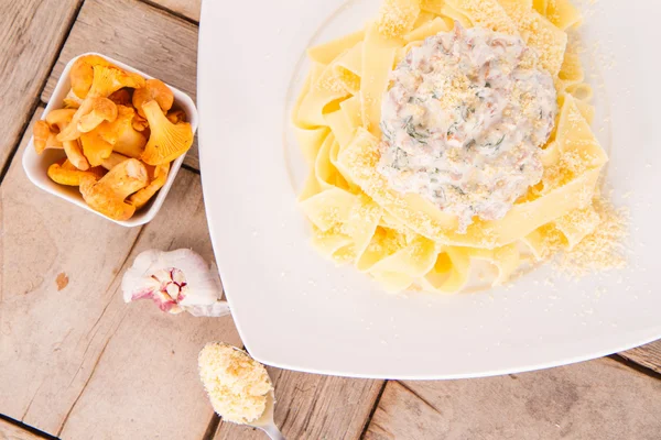 Pappardelle Cantharellus Cibarius Creame Sarımsak Parmesan Ile — Stok fotoğraf