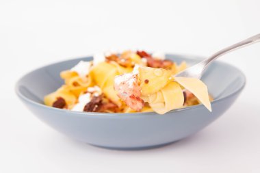 Bir çatalla yenmekten Pappardelle