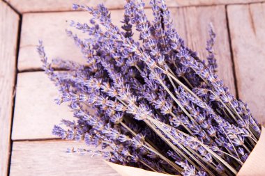 Bir demet kurutulmuş lavanta.