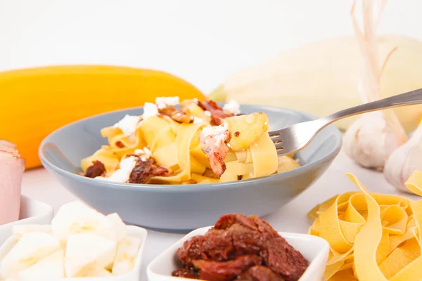 Een Pappardelle pasta — Stockfoto