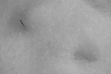 Kar yüzeyi yakın mesafede. Taze beyaz kar dokusu. Kış arkaplanı.