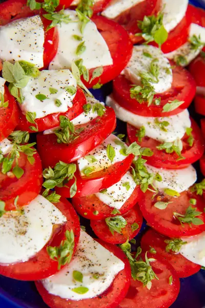 Insalata Caprese Con Basilico Greco — Foto Stock