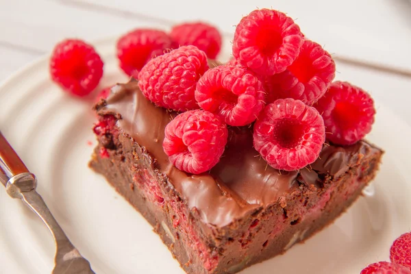 Brownie con frambuesas —  Fotos de Stock