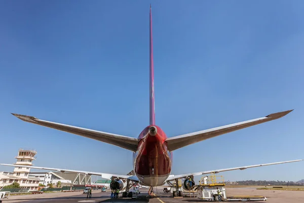 Boeing 777 Madagascar Aérien Ravitaillé Carburant Sur Piste Aéroport Antananarivo Images De Stock Libres De Droits