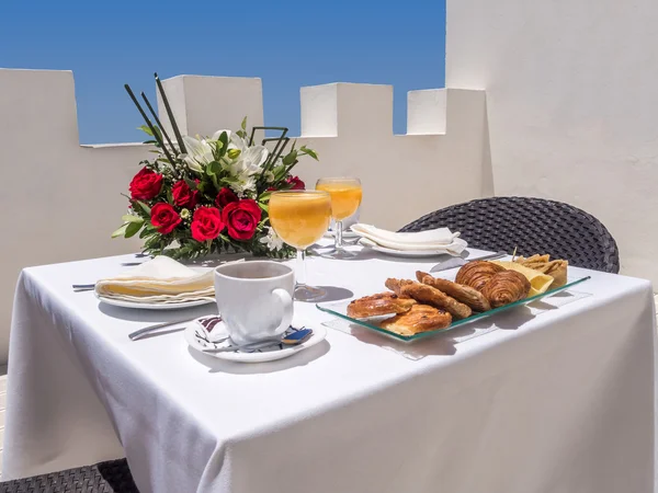Breakfast on terrace — Stock Photo, Image