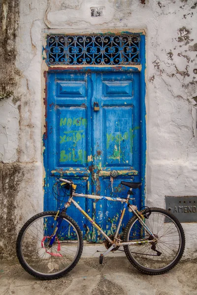 Bisiklet açık kapı — Stok fotoğraf