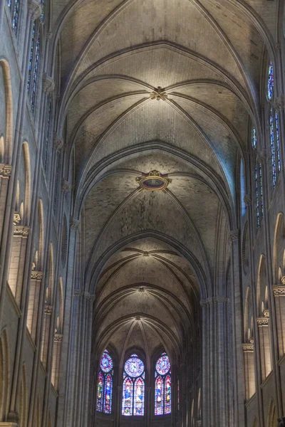 Interieur van de kathedraal notre dame - Parijs. — Stockfoto