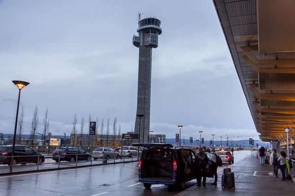 Z mezinárodního letiště Oslo Gardermoen venkovní — Stock fotografie
