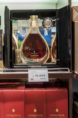 Duty Free mağazasında alkoller bölümü