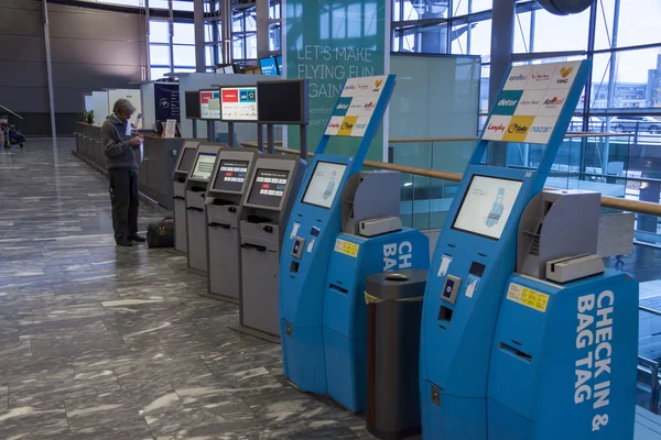 Stroje na letiště Oslo Gardermoen se změnami — Stock fotografie