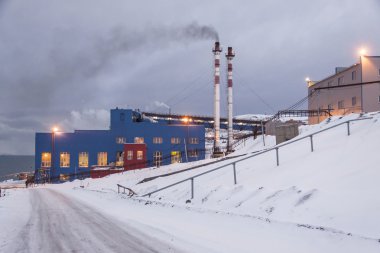 Barentsburg - Rus köy Spitsbergen üzerinde güç istasyonu