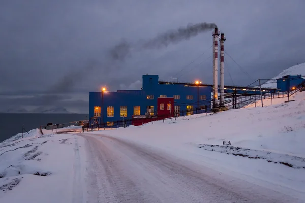 Электростанция в Баренцбурге - русская деревня на Шпицбергене — стоковое фото