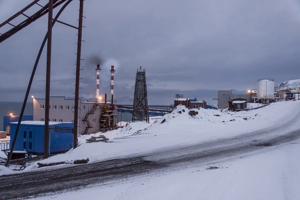 Barentsburg में पावर स्टेशन Spitsbergen पर रूसी गांव — स्टॉक फ़ोटो, इमेज