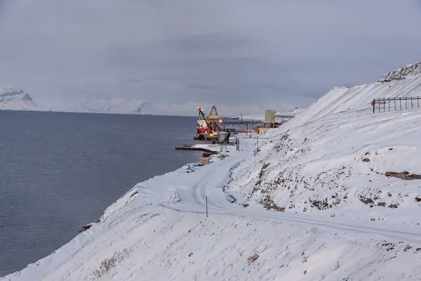 Barentsburg portu - Rosyjska wioska na Spitsbergen — Zdjęcie stockowe