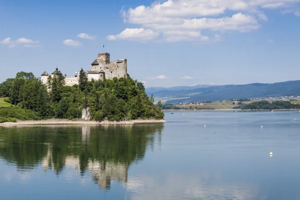 Vista para o castelo de Niedzica — Fotografia de Stock