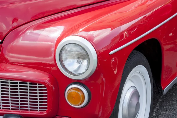 赤い古いポーランド語車の前面 — ストック写真