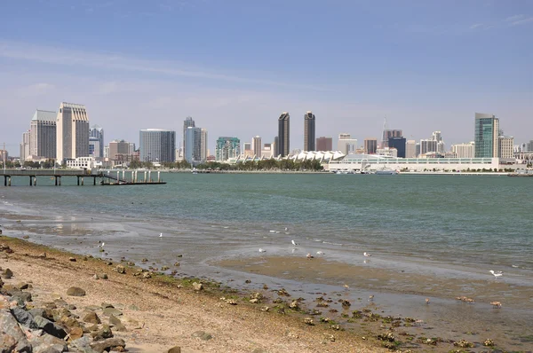 San Diego 天际线和湾 — 图库照片