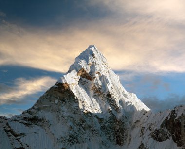 Ama dablam everest ana kampı giderken