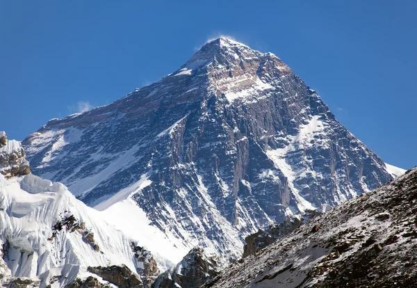 Vrcholu Mount Everestu z údolí Gokyo — Stock fotografie