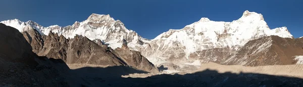 Ngozumba glacier and mount Everest, Nepal — Stock Photo, Image