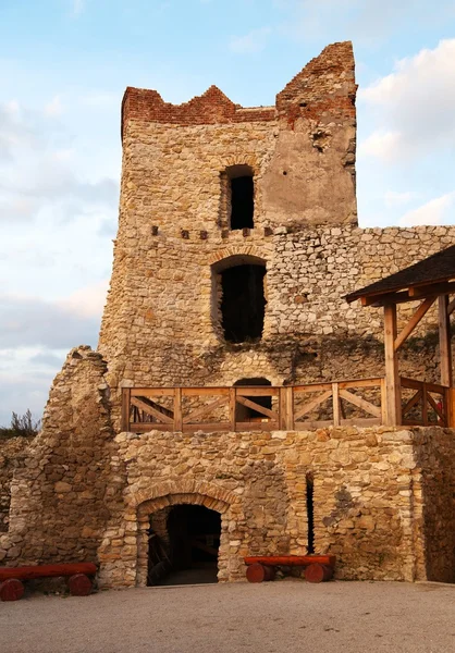 Cachticky hrad - Slovakya kalıntıları görünümünü akşam — Stok fotoğraf