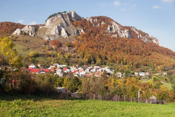 Vrsatec y Vrsatecke Podhradie aldea - Eslovaquia —  Fotos de Stock