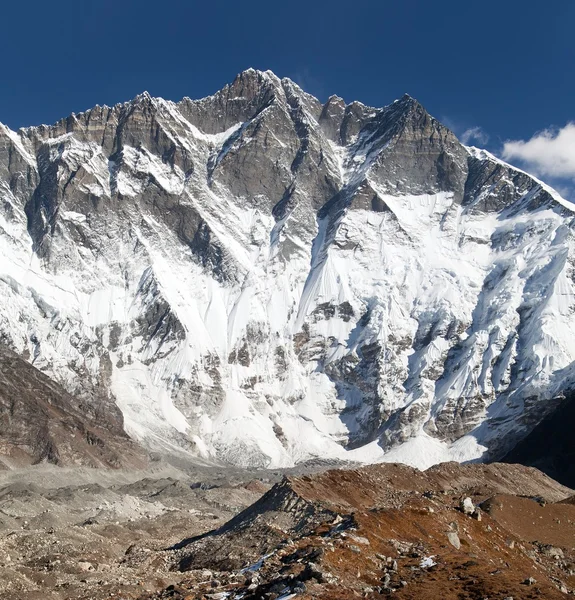 Cima de Lhotse, cara de roca sur - Camino al campamento base del Everest —  Fotos de Stock