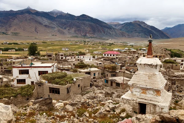 Stupa in Padum Dorf Zanskar Fluss und Padum Kloster — Stockfoto