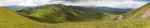 Montanhas verdes - Tibete Oriental - província de Qinghai - China — Fotografia de Stock