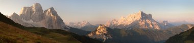 Sabah Panoramik dağ Civetta ve Mount Pelmo