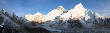 Akşam Panoramik dağ herhangi bir zamanda Kala Patthar üzerinden