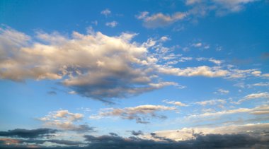 Akşam güzel gökyüzü günbatımı manzarası