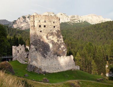 Castello veya Castle Buchenstein, Italien Avrupa Alpleri