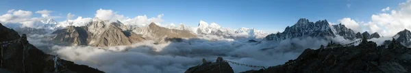 Panorama do Monte Everest, Lhotse, Makalu e Cho Oyu — Fotografia de Stock