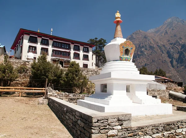 Mosteiro de tengboche com stupa — Fotografia de Stock