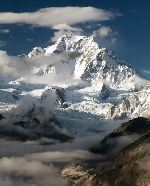 Evening view from Gokyo Ri to mount Gyachung Kang — Stock Photo, Image