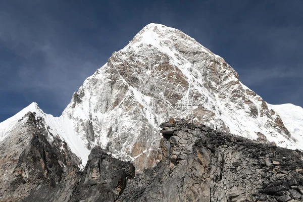 Valle de khumbu, y pico pumo ri —  Fotos de Stock