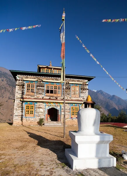 Boeddhistisch klooster of gompa in Kharikhola dorp — Stockfoto